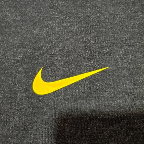 NIKE Oregon Ducks Medium 1/4 Zip Black Pullover Youth Dri-Fit Sweatshirt - Picture 3 of 12